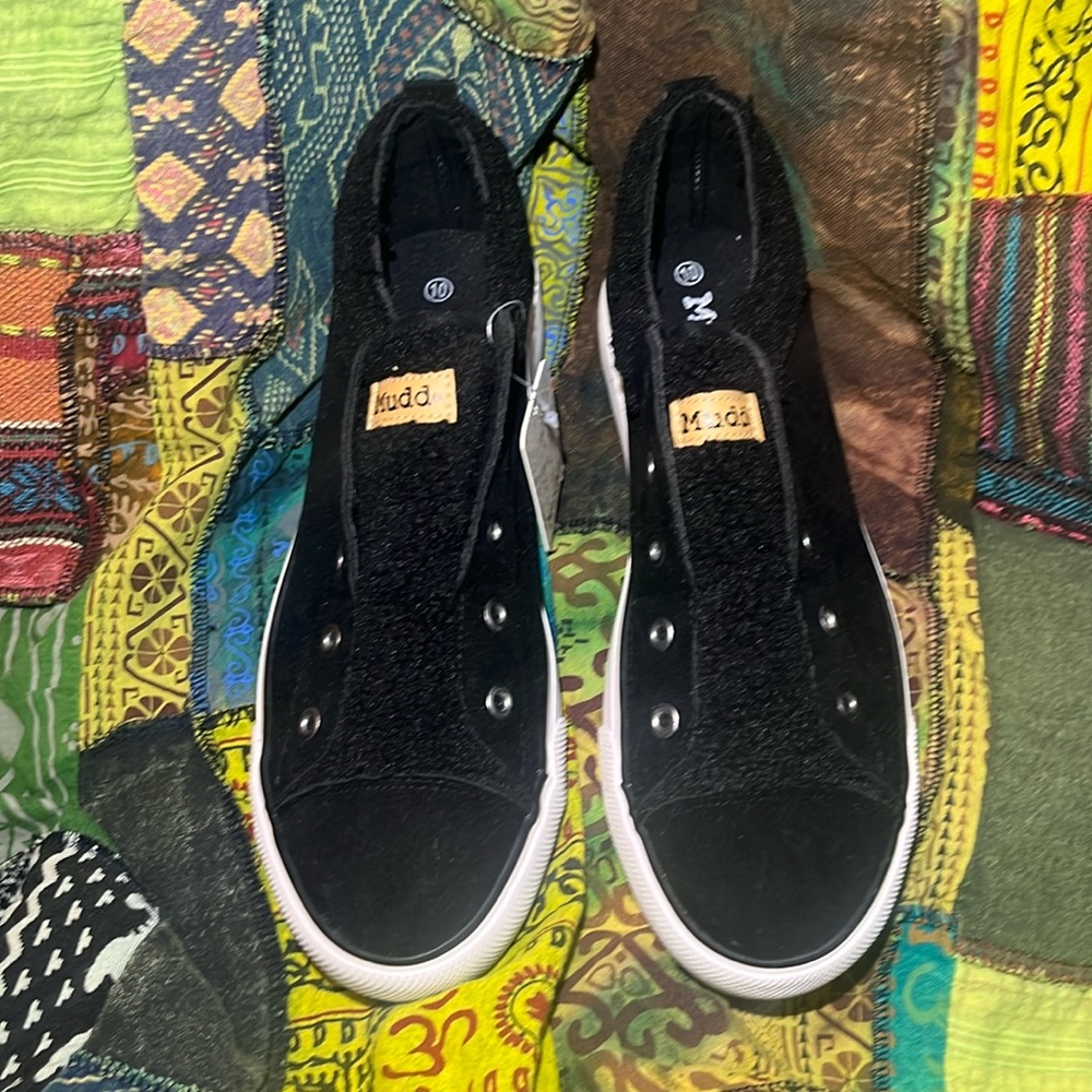 NWT Mudd sneakers. Sz 10 Black